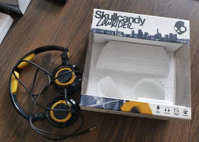 sluchadla-skullcandy-lowrider-big-0