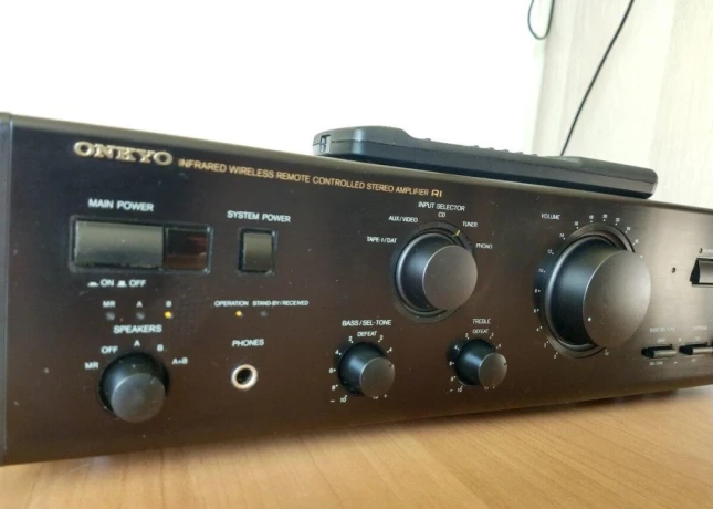 onkyo-a-8830-big-1