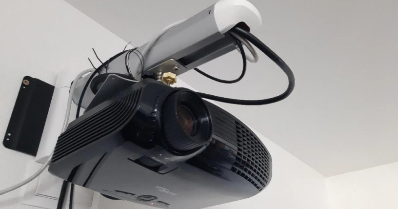 optoma-hd200x-full-hd-1080p-projektor-big-3