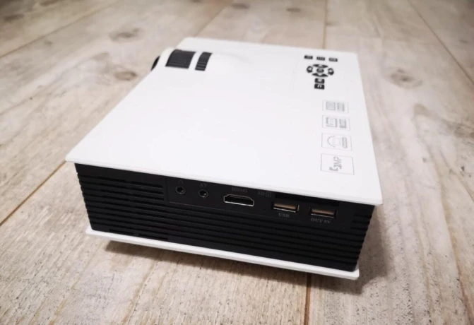 mini-led-projector-uc4-big-1