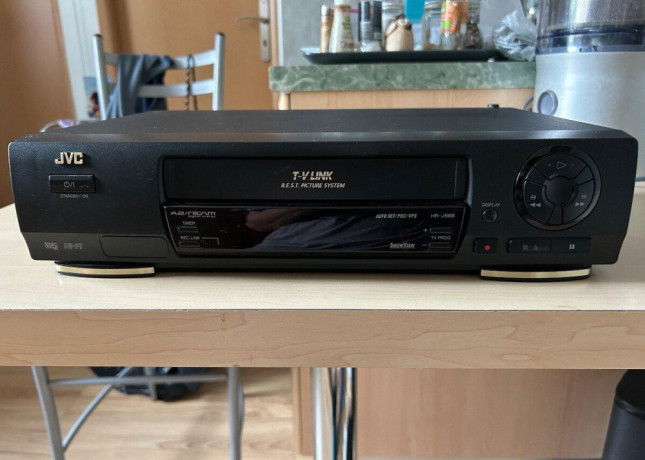 jvc-vhs-prehravac-big-0