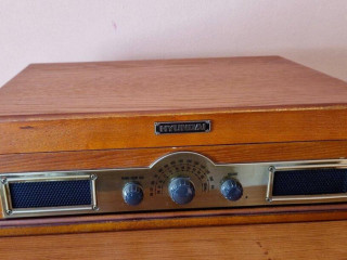 gramofon-hyundai-s-usbradiom-v-retro-dizajne