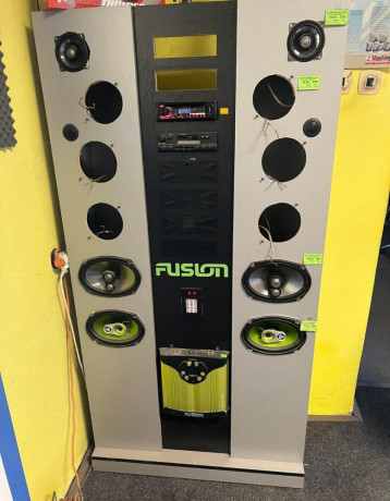 stojan-na-autoradia-a-reproduktory-big-0