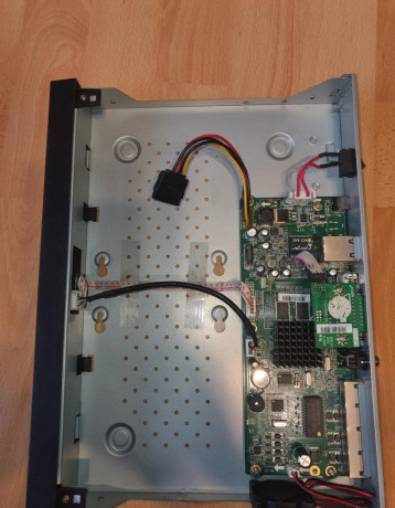 hikvision-poe-nvr-ds-7604ni-e14pa-big-2