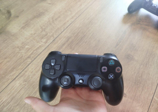 predam-konzolu-ps4-slim-big-4