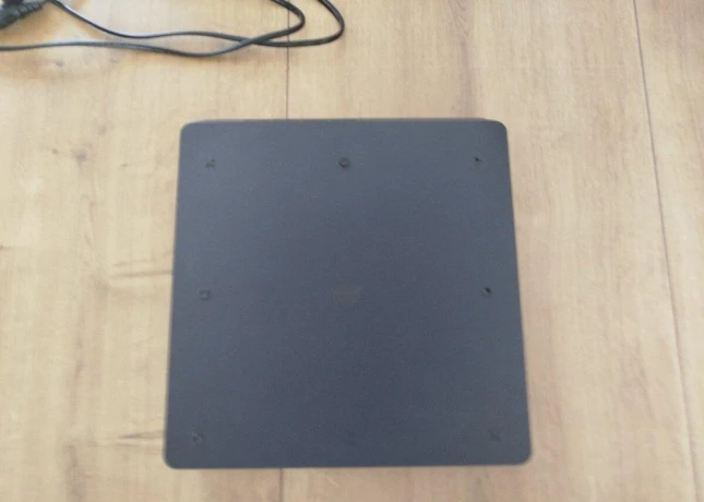 predam-konzolu-ps4-slim-big-3
