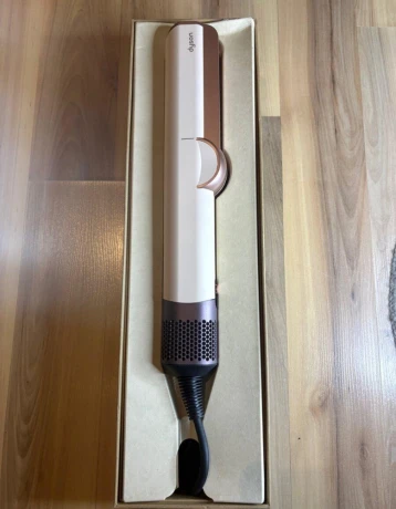 dyson-airstrait-novy-big-2