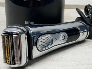 braun-series-9-holiaci-strojcek-cistiaca-stanica