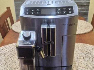 predam-kavovar-delonghi