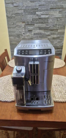predam-kavovar-delonghi-big-0