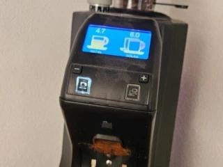 profi-mlyncek-na-kavu-nuova-simonelli-md