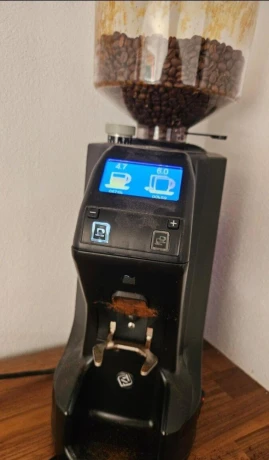 profi-mlyncek-na-kavu-nuova-simonelli-md-big-0