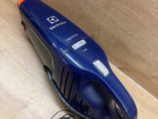 rucny-vysavac-electrolux-zb5106b