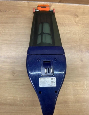 rucny-vysavac-electrolux-zb5106b-big-1