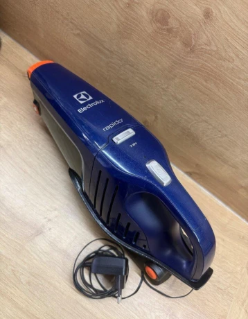 rucny-vysavac-electrolux-zb5106b-big-0