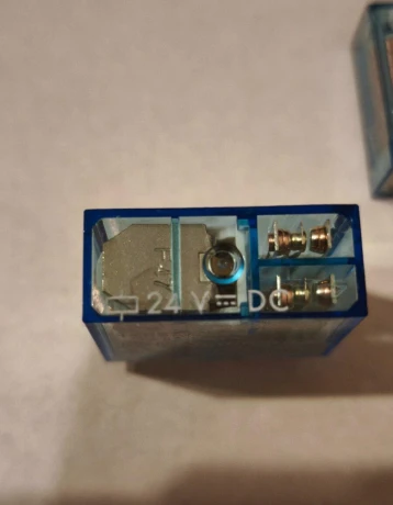 rele-24v-8a250vac-big-0
