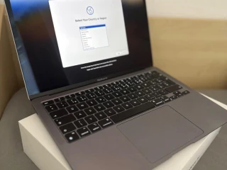 predam-macbook-air-m1-8256gb-97bat-ako-novy