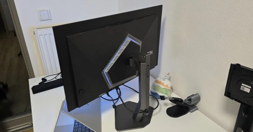 aoc-ag276qzd-oled-27-gaming-monitor-zaruka-qhd-240-hz-big-4