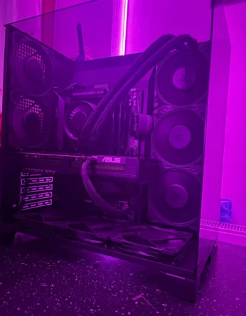 vykonny-pc-ryzen-7-9800x3d-rtx-5070-ti-64-gb-ram-big-0