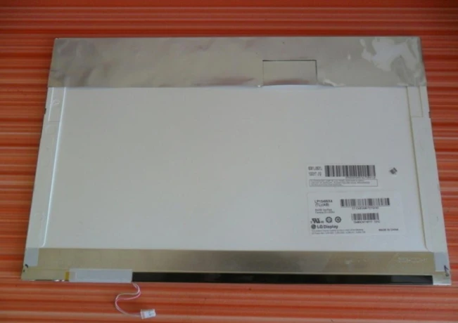 na-predaj-154-display-ccfl-30pin-pre-starsie-notebooky-big-1