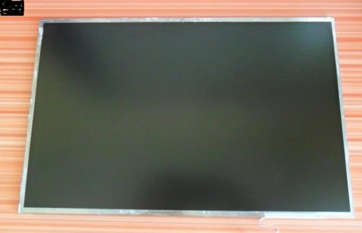 na-predaj-154-display-ccfl-30pin-pre-starsie-notebooky-big-0