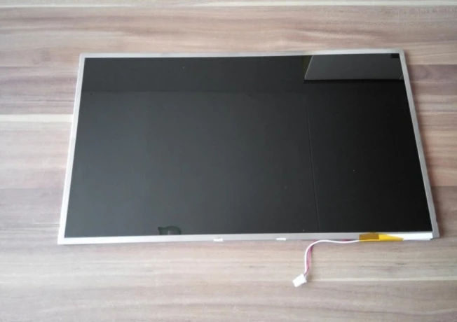 156-palcovy-display-displej-ccfl-30-pin-z-notebooku-big-0