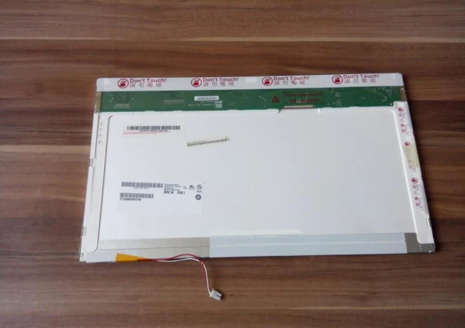 156-palcovy-display-displej-ccfl-30-pin-z-notebooku-big-1