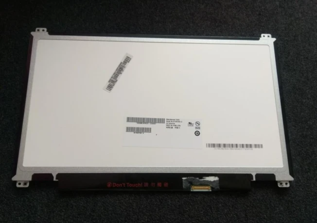 133-led-slim-displej-b133xtn01-z-notebooku-big-1