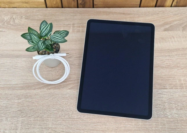ipad-air-4th-gen-2020-256gb-wifi-strieborny-big-1