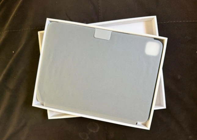 apple-magic-keyboard-pre-ipad-pro-11-big-2