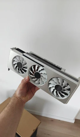 nvidia-gigabyte-geforce-rtx-3080ti-big-3
