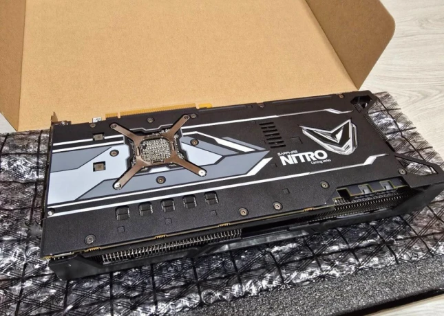 sapphire-nitro-plus-amd-radeon-rx-vega-64-8gb-hbm2-big-1