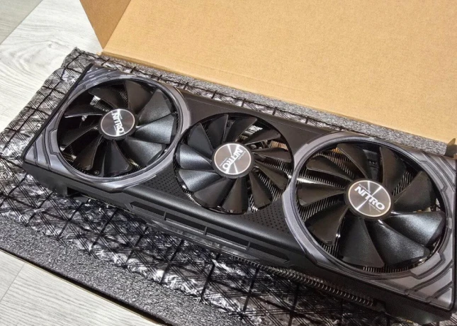 sapphire-nitro-plus-amd-radeon-rx-vega-64-8gb-hbm2-big-0