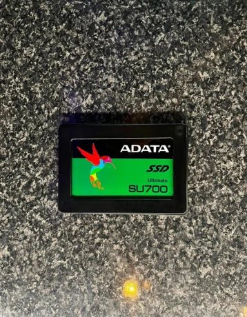 adata-ultimate-su700-120g-25-ssd-disk-big-0