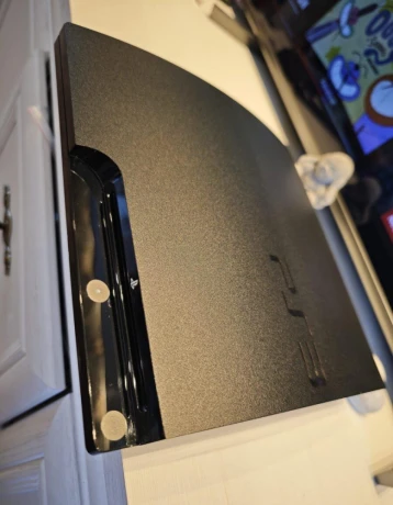 sony-playstation-3-slim-cech-2504b-top-stav-big-1
