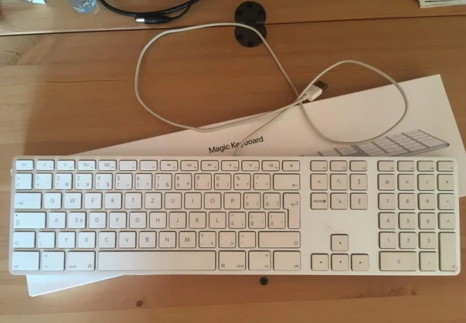 apple-magic-mouse-keyboard-big-3