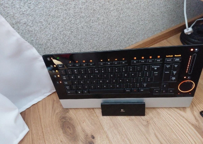 logitech-bezdrotova-klavesnica-big-0