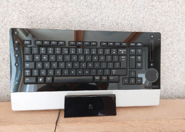 logitech-bezdrotova-klavesnica-big-1