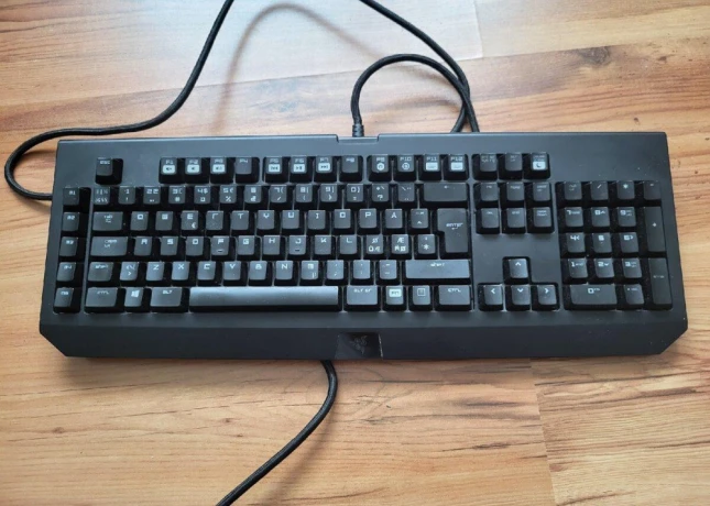 mechanicka-klavesnica-razer-blackwidow-chroma-big-0