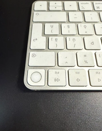 apple-magic-keyboard-s-touch-id-big-3
