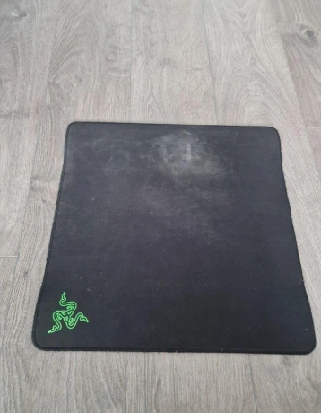 razer-podlozka-pod-mys-big-1