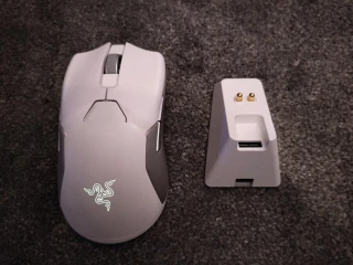 razer-viper-ultimate-mercury-nabijacia-stanica
