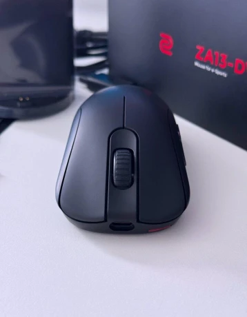 zowie-by-benq-za13-dw-blackv-zaruke-big-2