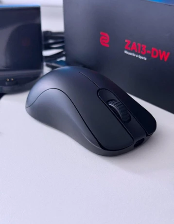 zowie-by-benq-za13-dw-blackv-zaruke-big-3
