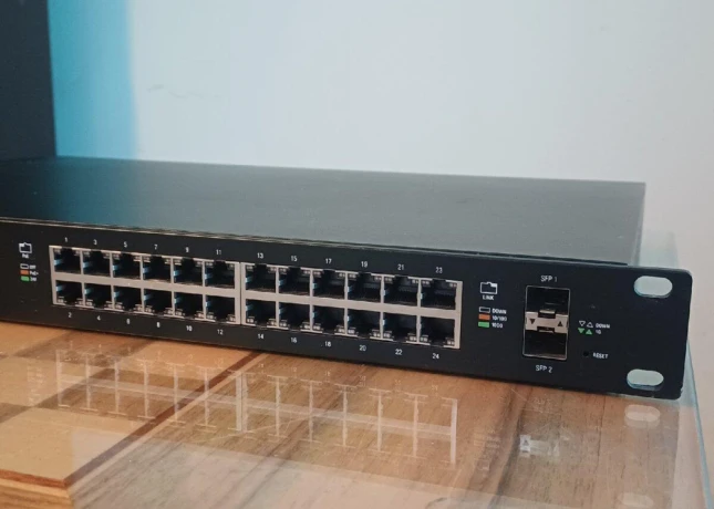 24-portovy-gigabitovy-switch-ubiquiti-edgeswitch-24-250w-big-2
