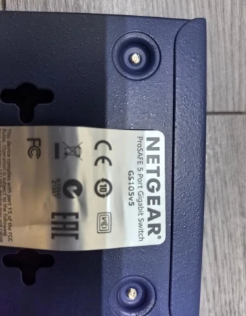 netgear-gs105-prosafe-v5-big-3