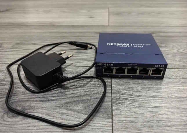 netgear-gs105-prosafe-v5-big-0
