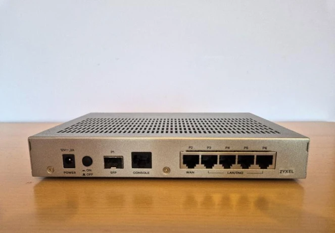 routerfirewall-zyxel-usg-flex-100-verzia-s-sfp-a-aj-bez-big-1