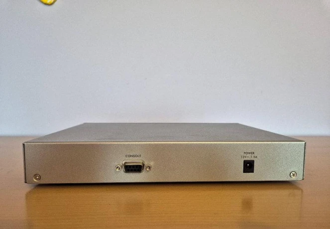 routerfirewall-zyxel-usg-50-big-1