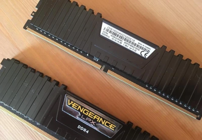 corsair-vengeance-ddr4-3200-2x8gb-big-1
